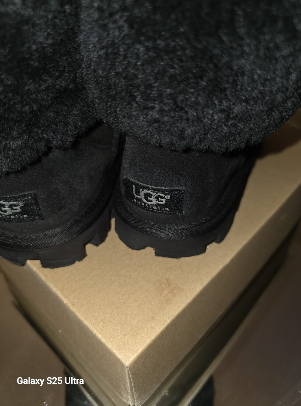 UGG Classic Mini                        RARE " WINTER TREAD"